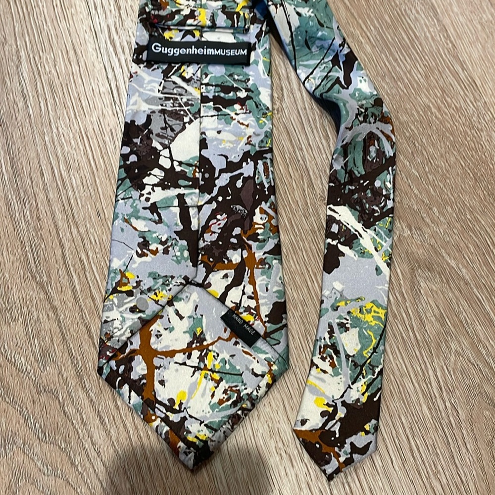 Guggenheim museum, silk tie